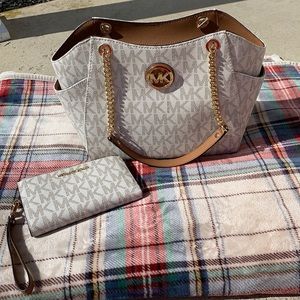 Michael Kors Handbag and Wallet Set NWOT's